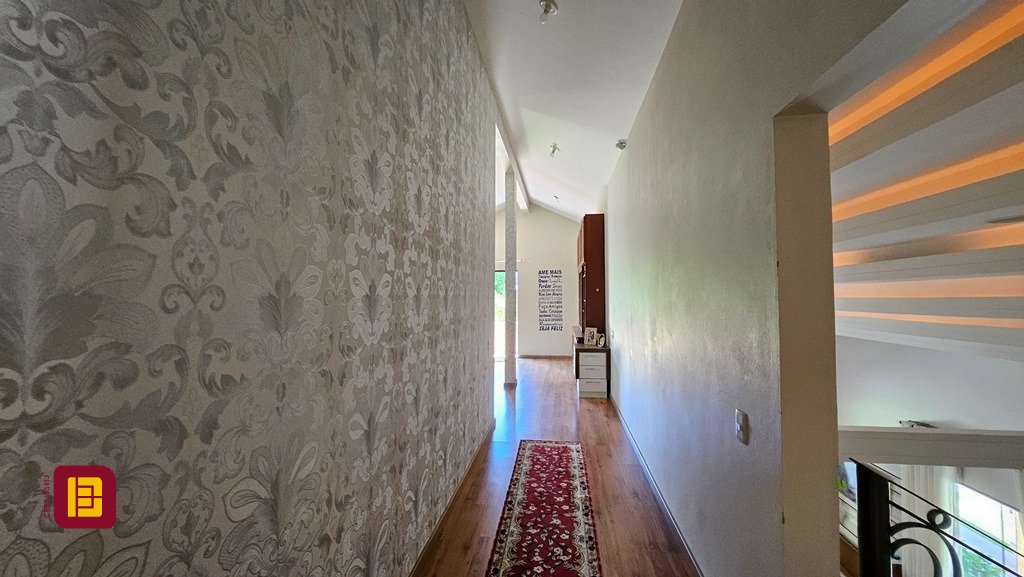 Casa com 280m², 4 quartos (sendo 3 suítes), 2 garagens, no bairro Sul do Rio em Santo Amaro da Imperatriz