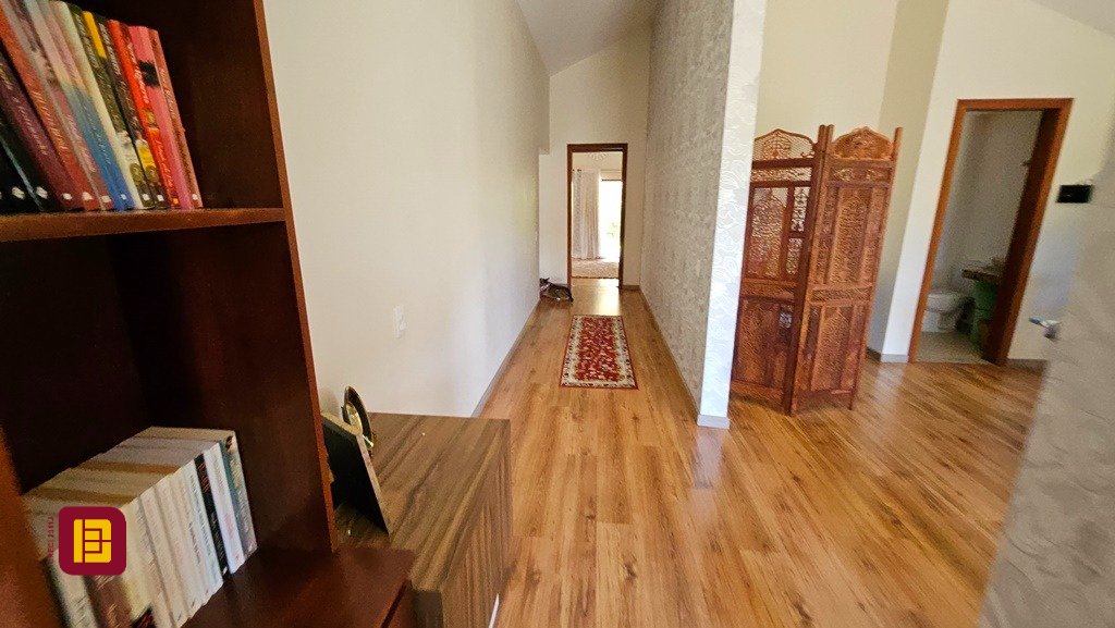 Casa com 280m², 4 quartos (sendo 3 suítes), 2 garagens, no bairro Sul do Rio em Santo Amaro da Imperatriz