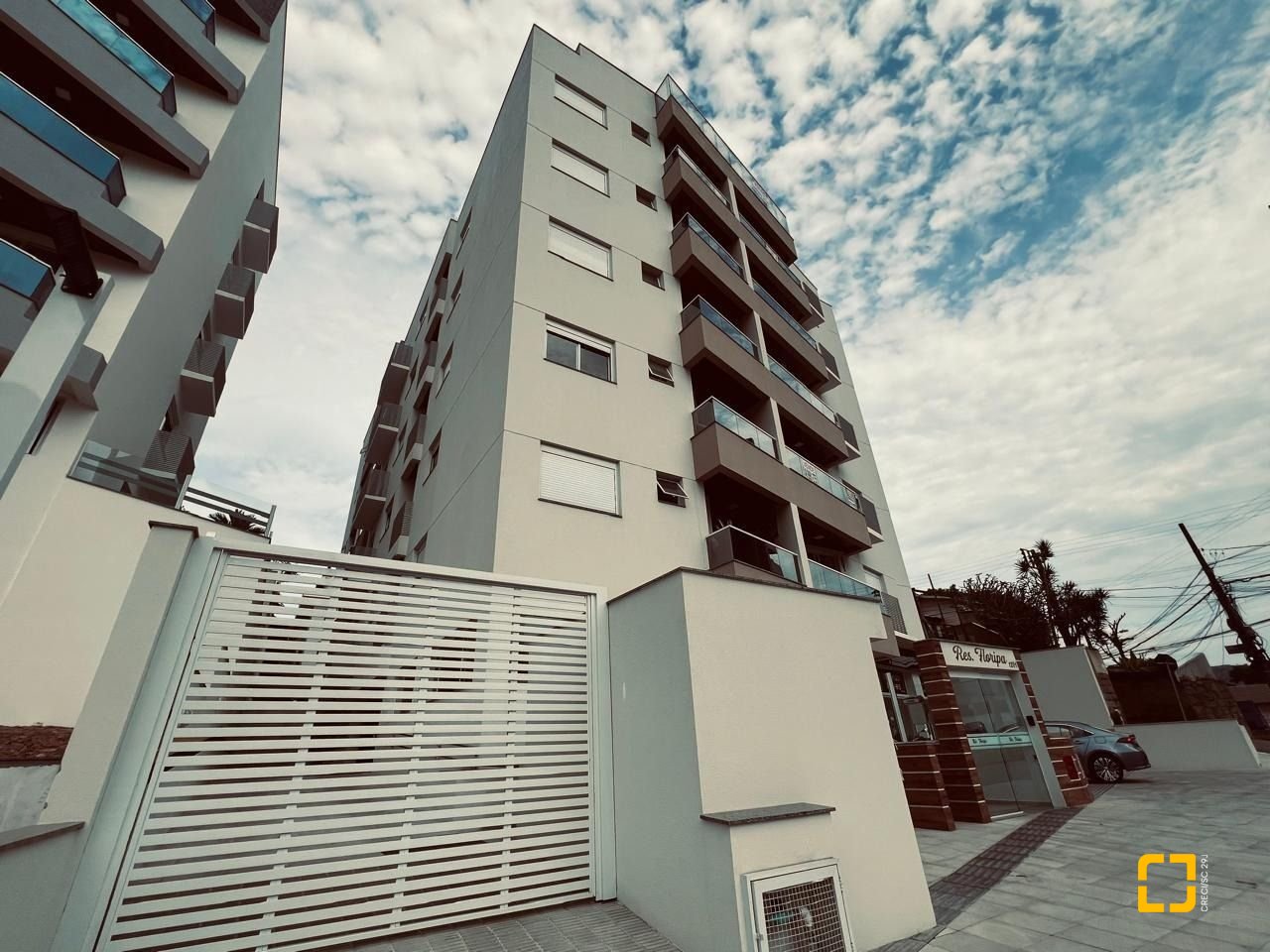Cobertura com 114m², 2 quartos (sendo 2 suítes), 2 garagens, no bairro Itacorubi em Florianópolis