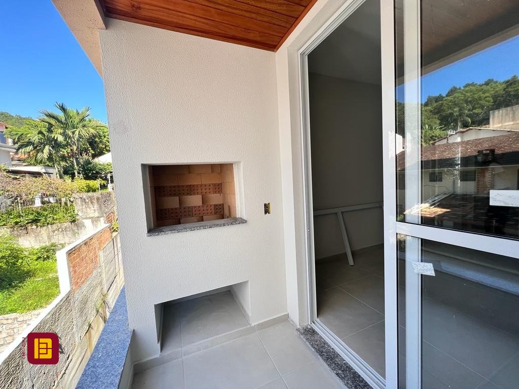 Cobertura com 114m², 2 quartos (sendo 2 suítes), 2 garagens, no bairro Itacorubi em Florianópolis
