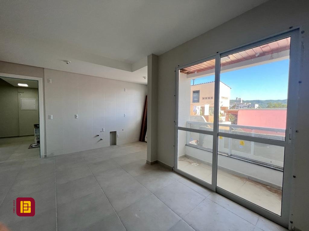 Cobertura com 114m², 2 quartos (sendo 2 suítes), 2 garagens, no bairro Itacorubi em Florianópolis