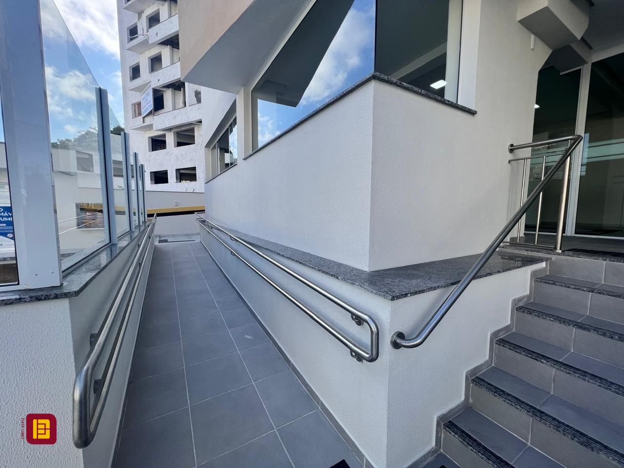 Cobertura com 114m², 2 quartos (sendo 2 suítes), 2 garagens, no bairro Itacorubi em Florianópolis