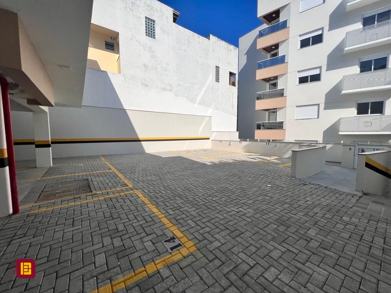 Cobertura com 114m², 2 quartos (sendo 2 suítes), 2 garagens, no bairro Itacorubi em Florianópolis