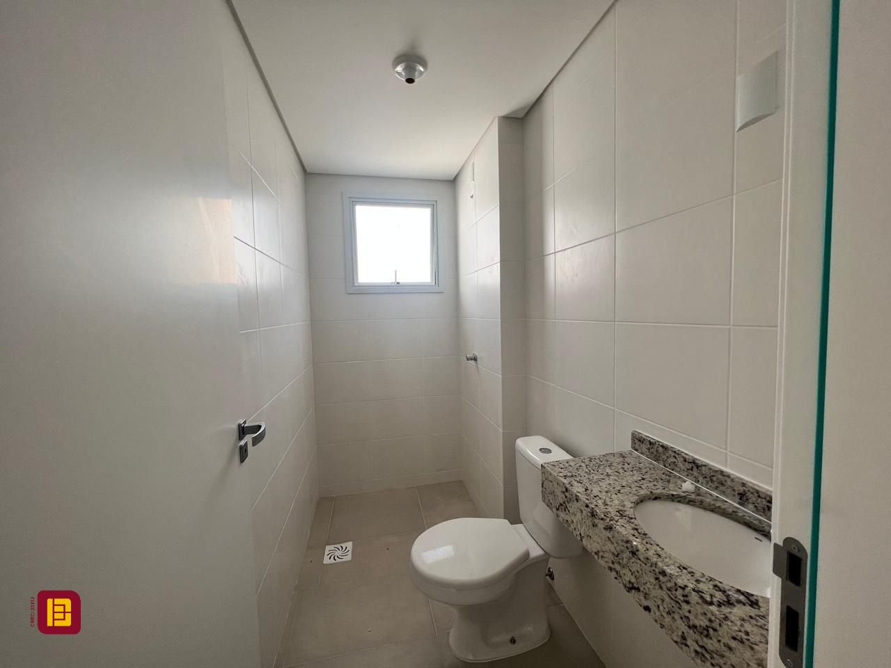 Cobertura com 114m², 2 quartos (sendo 2 suítes), 2 garagens, no bairro Itacorubi em Florianópolis