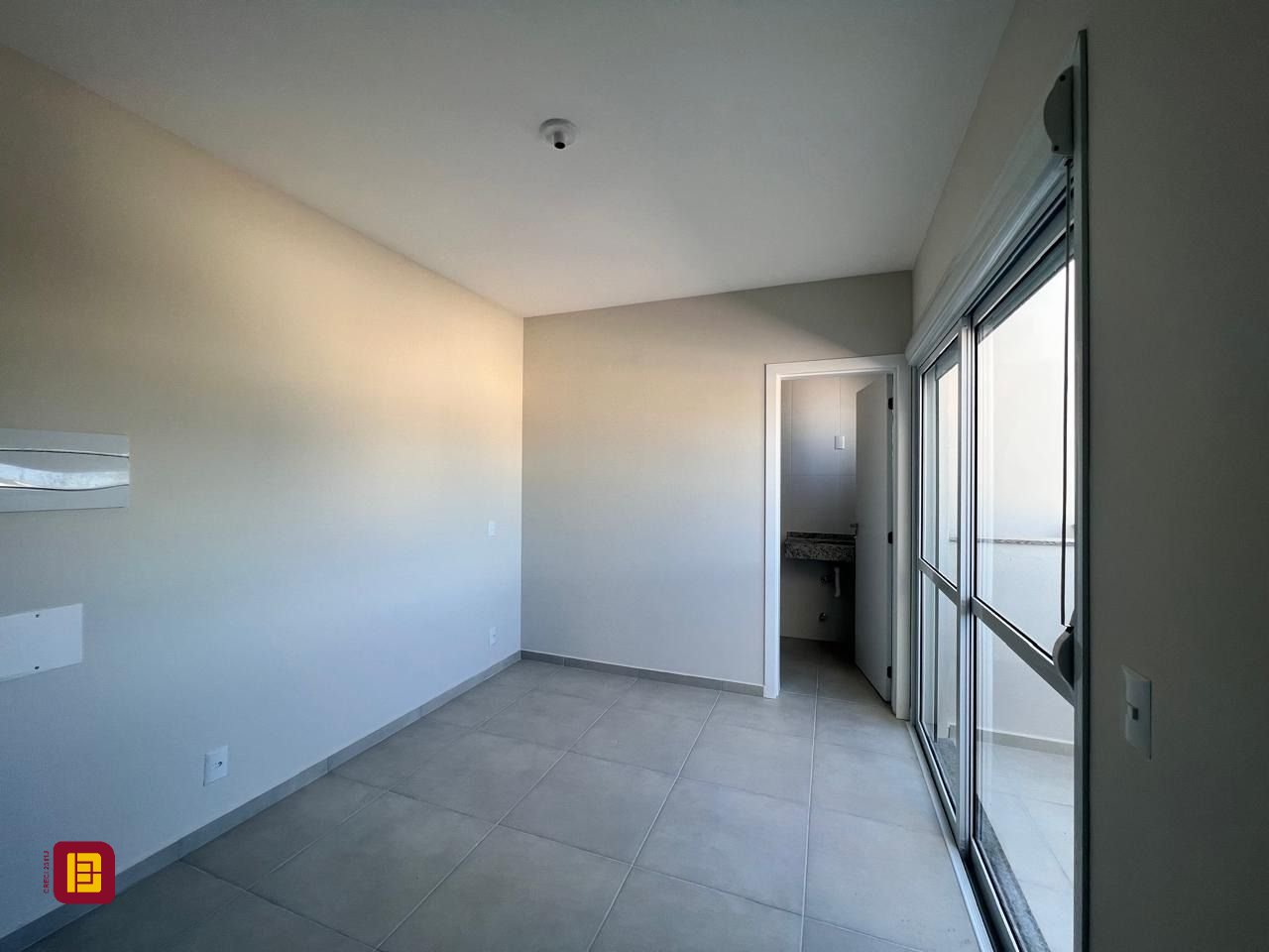 Cobertura com 114m², 2 quartos (sendo 2 suítes), 2 garagens, no bairro Itacorubi em Florianópolis