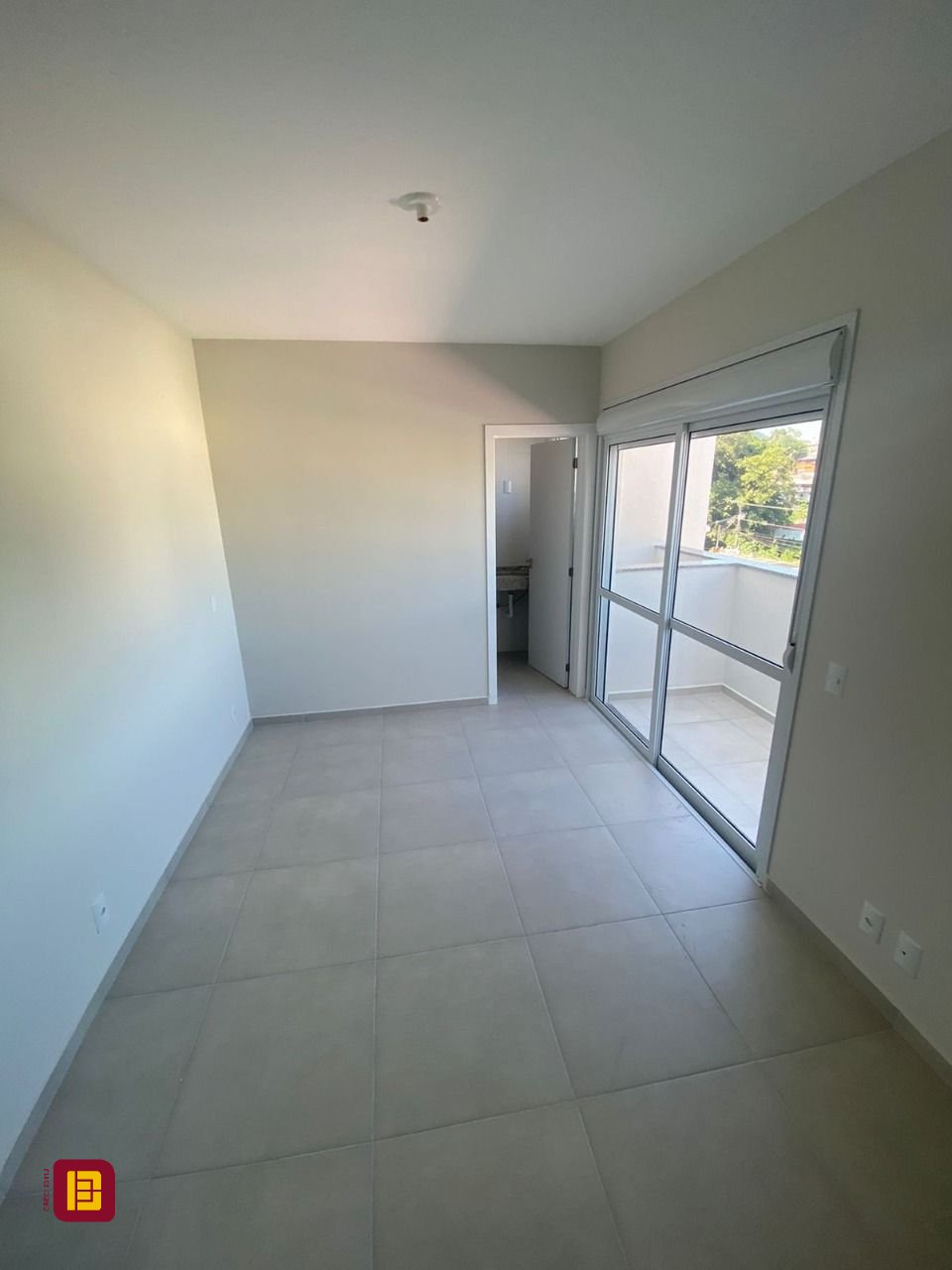 Cobertura com 114m², 2 quartos (sendo 2 suítes), 2 garagens, no bairro Itacorubi em Florianópolis