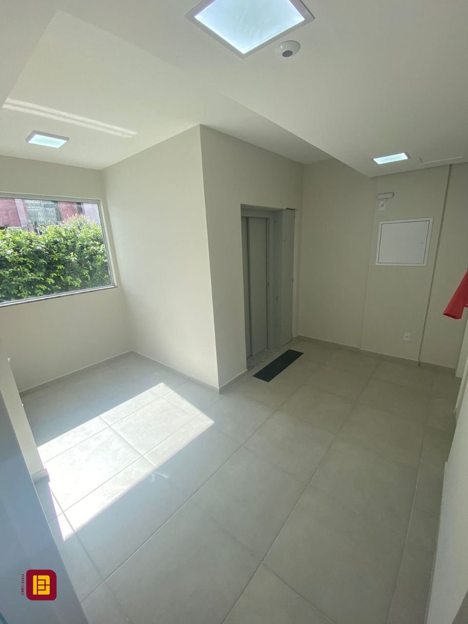 Cobertura com 114m², 2 quartos (sendo 2 suítes), 2 garagens, no bairro Itacorubi em Florianópolis