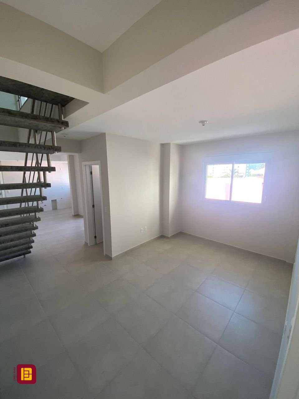 Cobertura com 114m², 2 quartos (sendo 2 suítes), 2 garagens, no bairro Itacorubi em Florianópolis