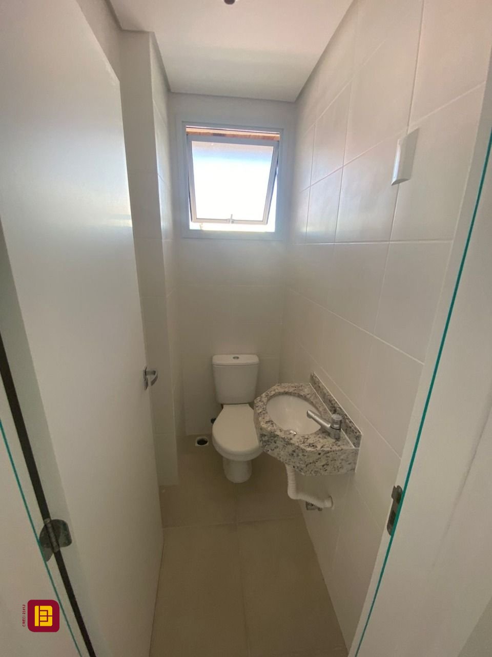 Cobertura com 114m², 2 quartos (sendo 2 suítes), 2 garagens, no bairro Itacorubi em Florianópolis