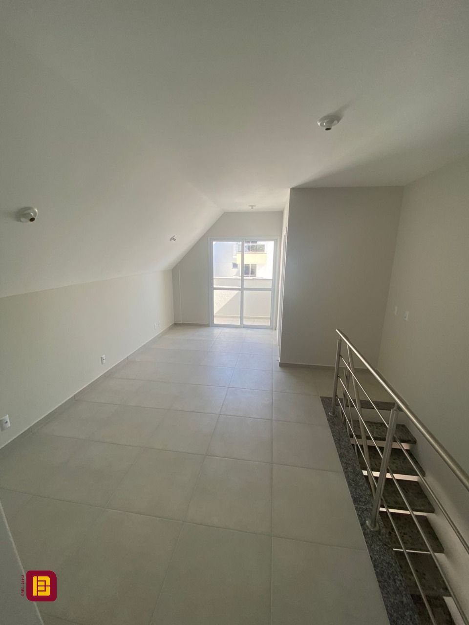 Cobertura com 114m², 2 quartos (sendo 2 suítes), 2 garagens, no bairro Itacorubi em Florianópolis