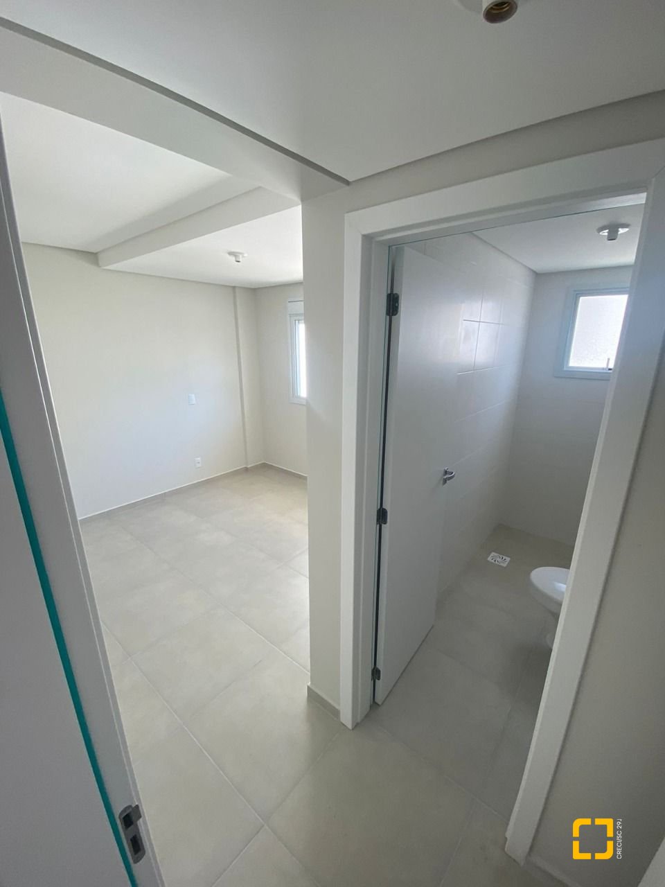 Cobertura com 114m², 2 quartos (sendo 2 suítes), 2 garagens, no bairro Itacorubi em Florianópolis