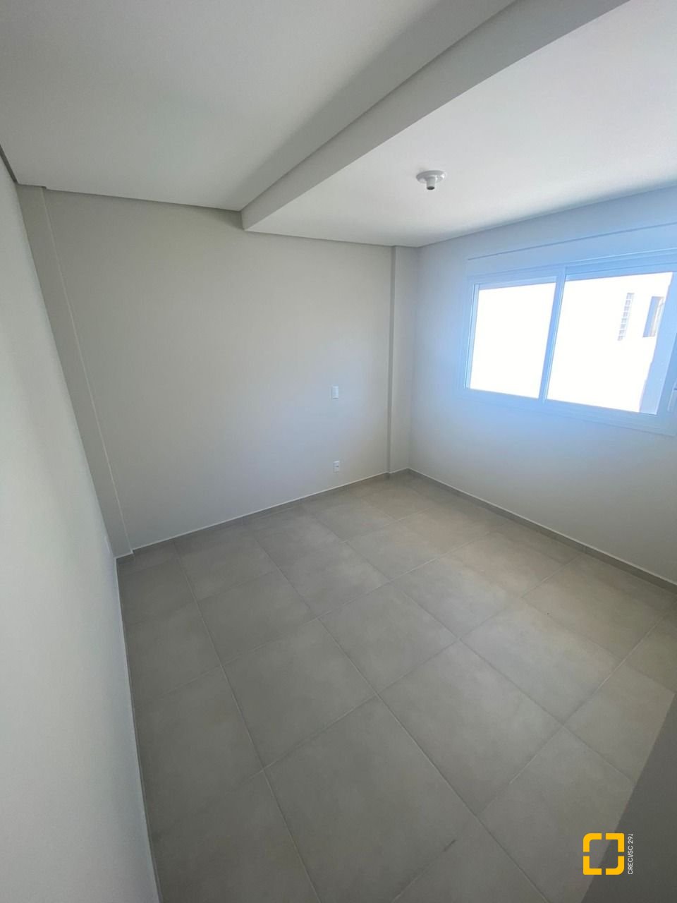 Cobertura com 114m², 2 quartos (sendo 2 suítes), 2 garagens, no bairro Itacorubi em Florianópolis