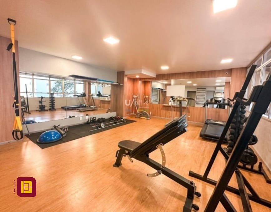Apartamento com 381m², 4 quartos (sendo 2 suítes), 3 garagens, no bairro Beira Mar em Florianópolis