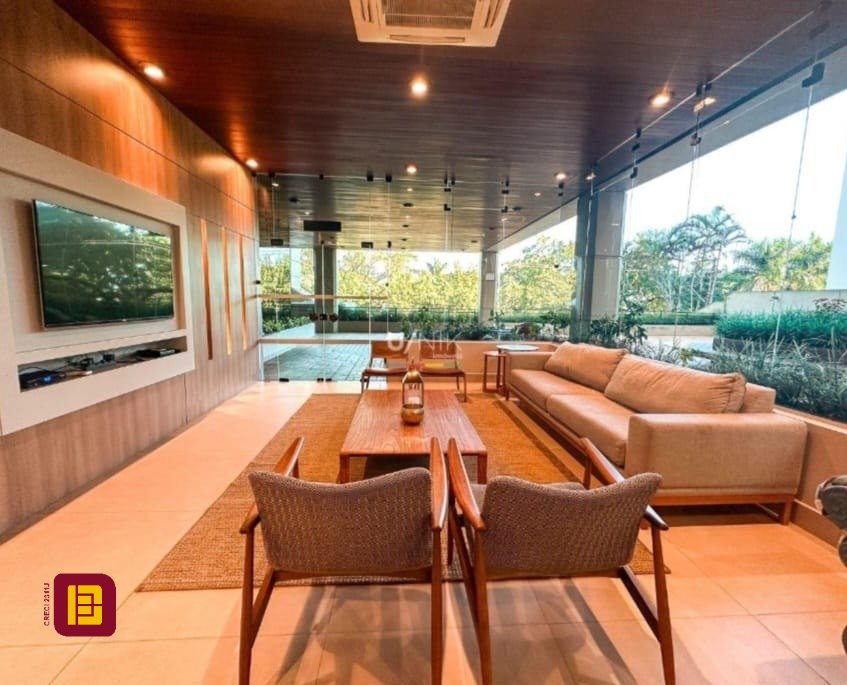 Apartamento com 381m², 4 quartos (sendo 2 suítes), 3 garagens, no bairro Beira Mar em Florianópolis