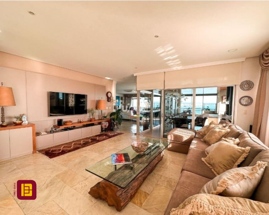 Apartamento com 381m², 4 quartos (sendo 2 suítes), 3 garagens, no bairro Beira Mar em Florianópolis