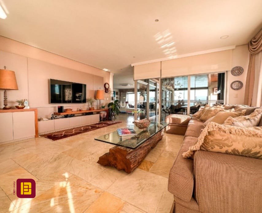 Apartamento com 381m², 4 quartos (sendo 2 suítes), 3 garagens, no bairro Beira Mar em Florianópolis