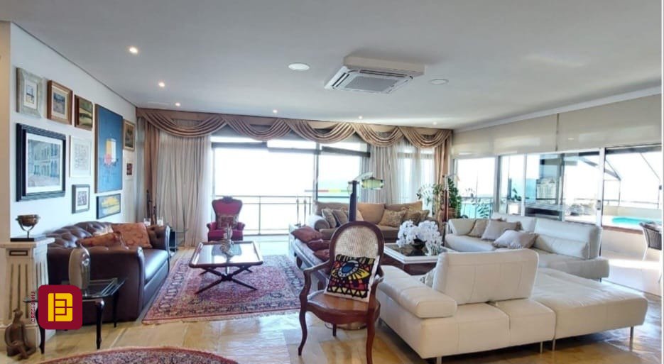 Apartamento com 381m², 4 quartos (sendo 2 suítes), 3 garagens, no bairro Beira Mar em Florianópolis