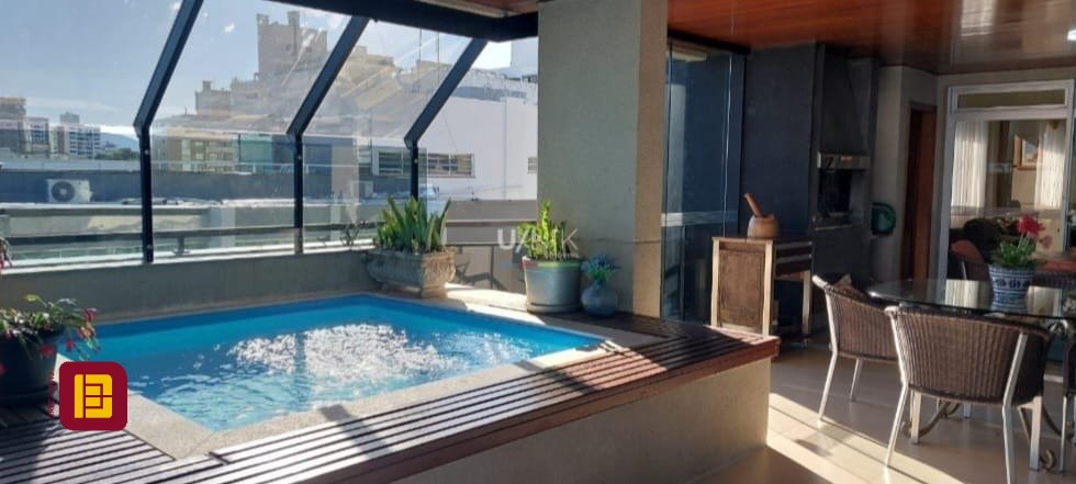 Apartamento com 381m², 4 quartos (sendo 2 suítes), 3 garagens, no bairro Beira Mar em Florianópolis