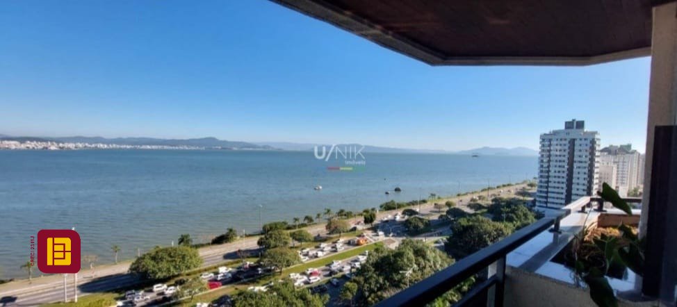 Apartamento com 381m², 4 quartos (sendo 2 suítes), 3 garagens, no bairro Beira Mar em Florianópolis