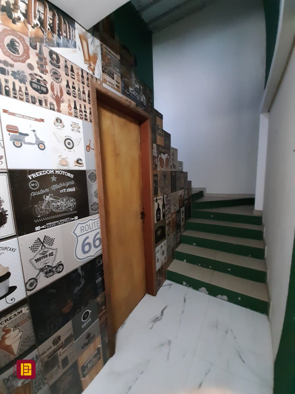 Casa com 325m², 3 garagens, no bairro Morro das Pedras em Florianópolis