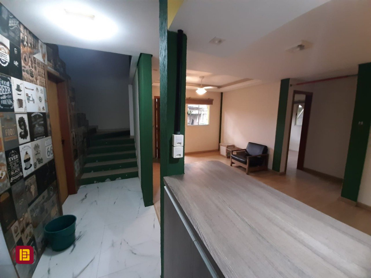 Casa com 325m², 3 garagens, no bairro Morro das Pedras em Florianópolis