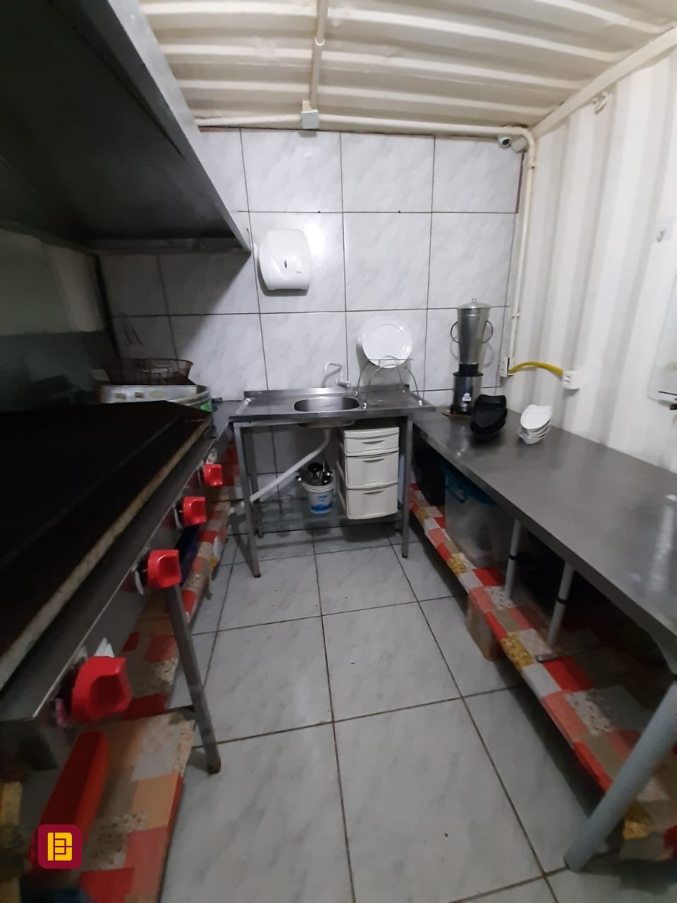 Casa com 325m², 3 garagens, no bairro Morro das Pedras em Florianópolis