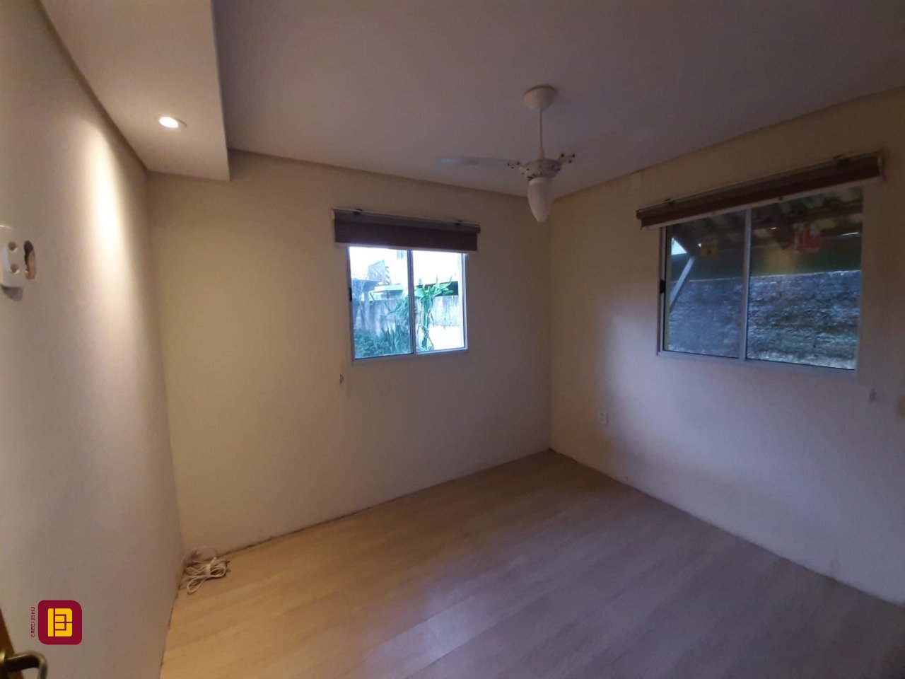 Casa com 325m², 3 garagens, no bairro Morro das Pedras em Florianópolis