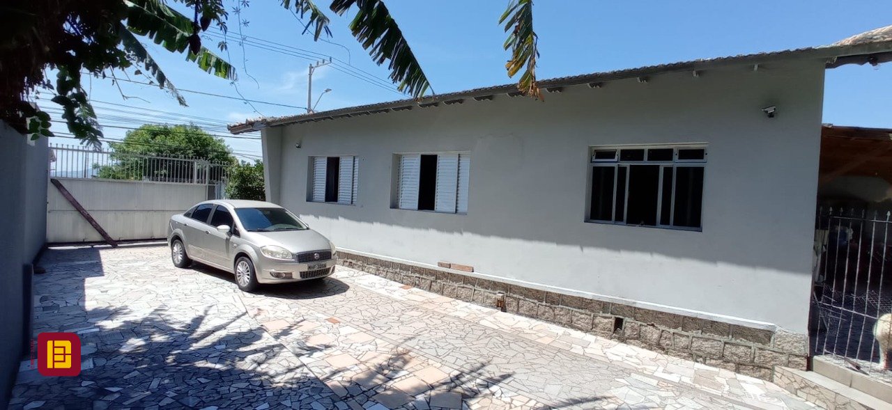 Casa com 94m², no bairro Centro em São José