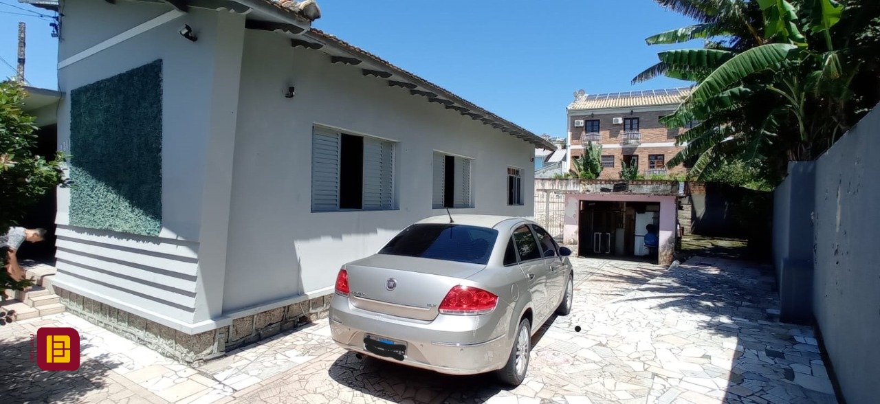 Casa com 94m², no bairro Centro em São José