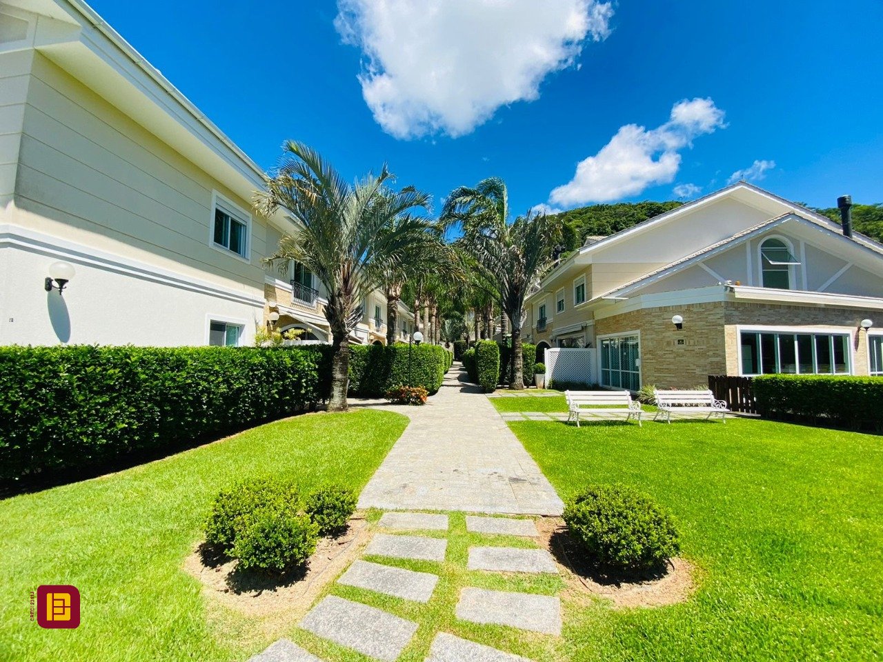 Casa de Condomínio com 175m², 3 quartos (sendo 3 suítes), 3 garagens, no bairro Lagoa da Conceição em Florianópolis