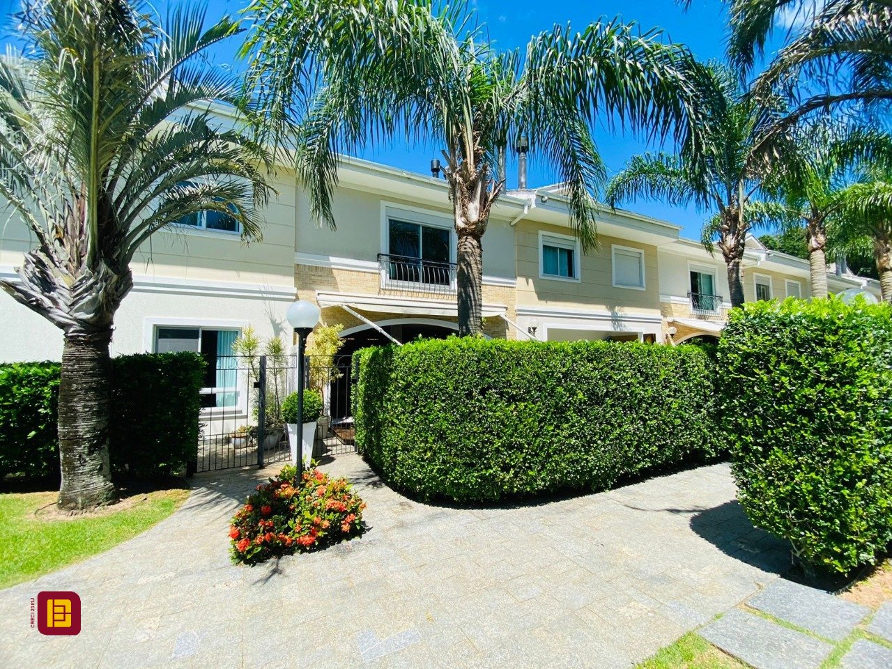 Casa de Condomínio com 175m², 3 quartos (sendo 3 suítes), 3 garagens, no bairro Lagoa da Conceição em Florianópolis