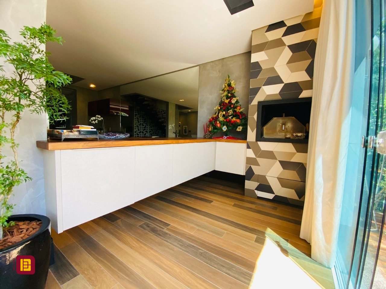 Casa de Condomínio com 175m², 3 quartos (sendo 3 suítes), 3 garagens, no bairro Lagoa da Conceição em Florianópolis