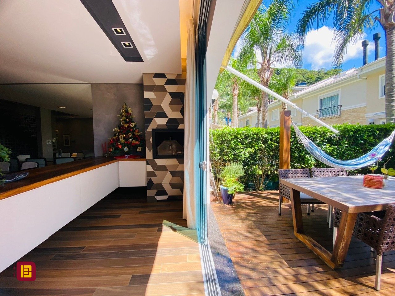 Casa de Condomínio com 175m², 3 quartos (sendo 3 suítes), 3 garagens, no bairro Lagoa da Conceição em Florianópolis