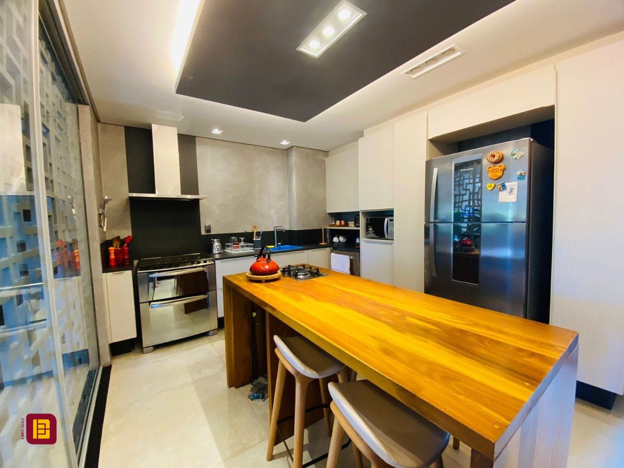Casa de Condomínio com 175m², 3 quartos (sendo 3 suítes), 3 garagens, no bairro Lagoa da Conceição em Florianópolis