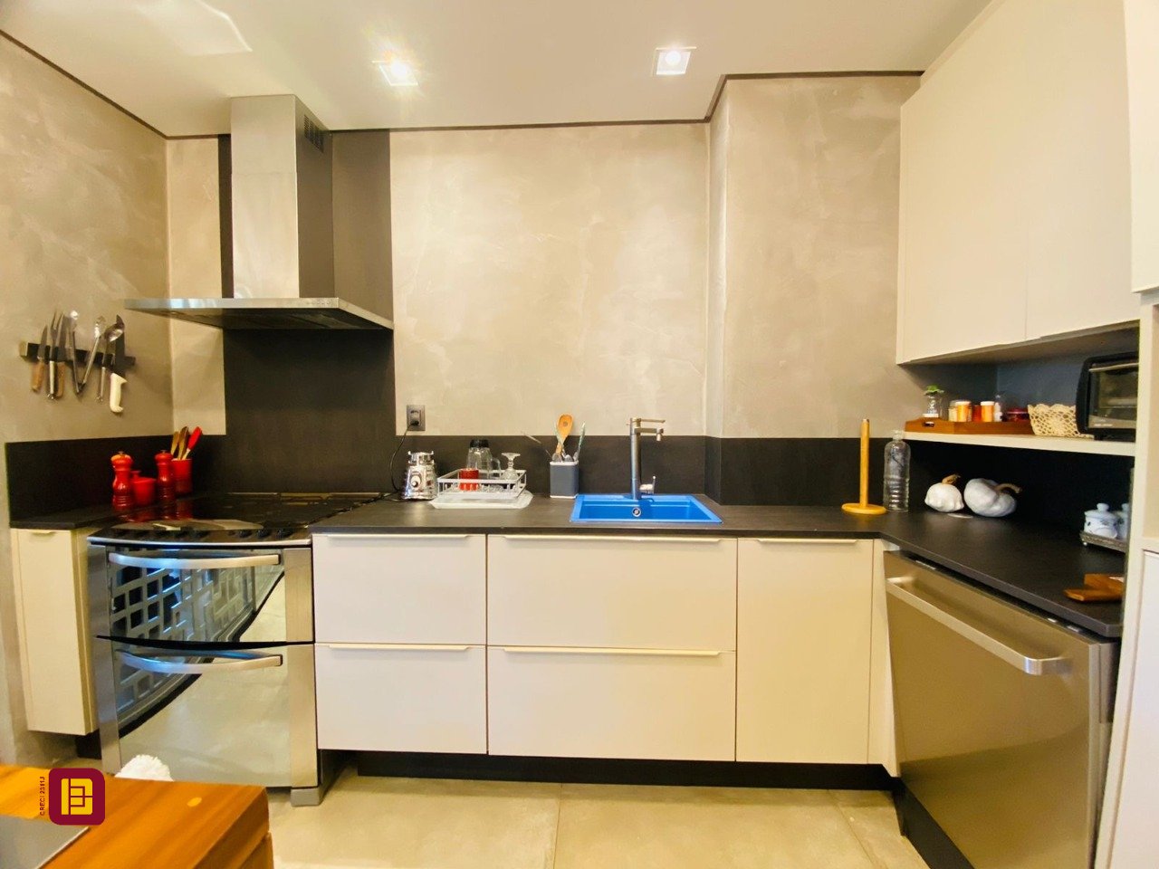 Casa de Condomínio com 175m², 3 quartos (sendo 3 suítes), 3 garagens, no bairro Lagoa da Conceição em Florianópolis