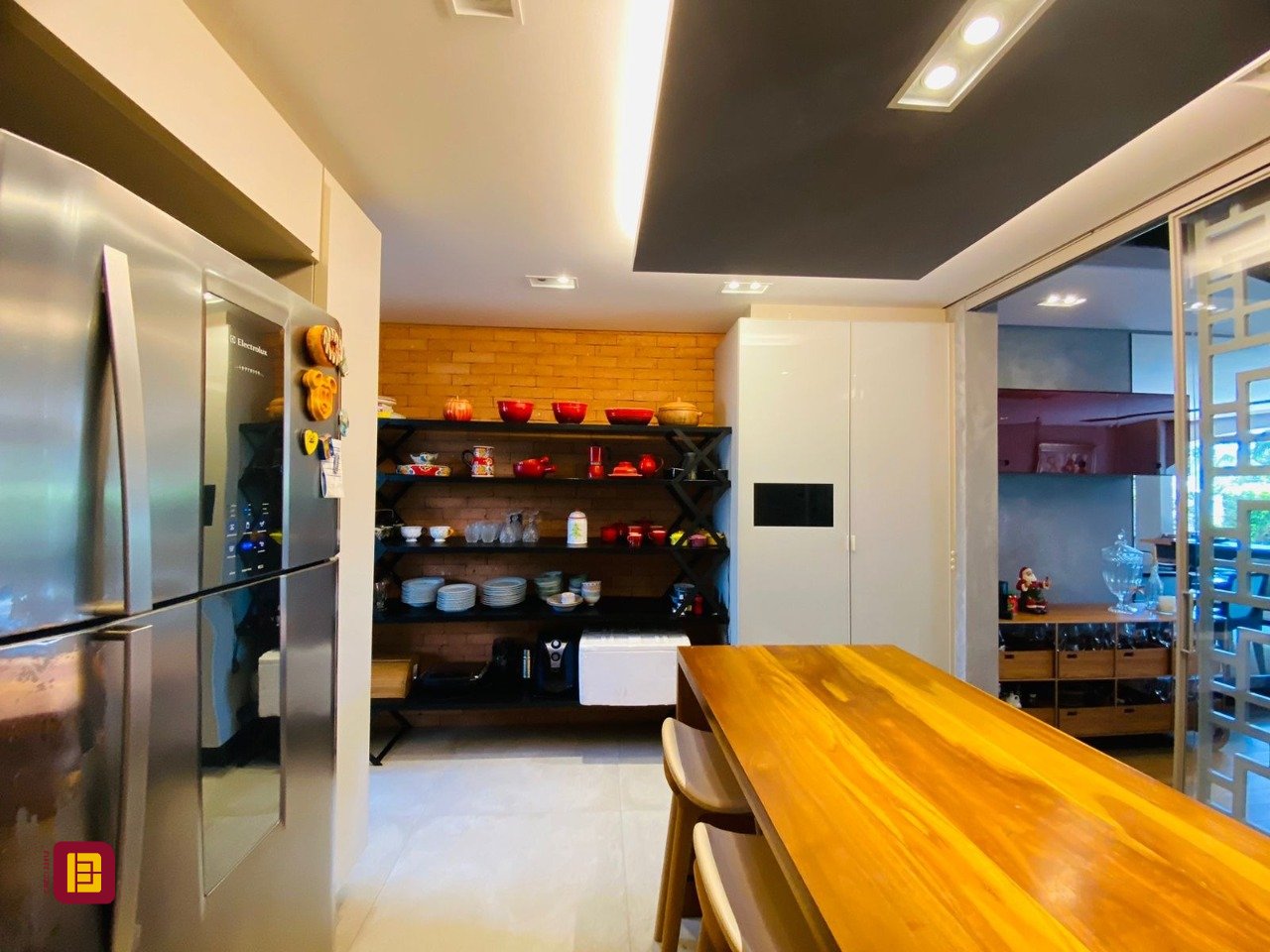 Casa de Condomínio com 175m², 3 quartos (sendo 3 suítes), 3 garagens, no bairro Lagoa da Conceição em Florianópolis