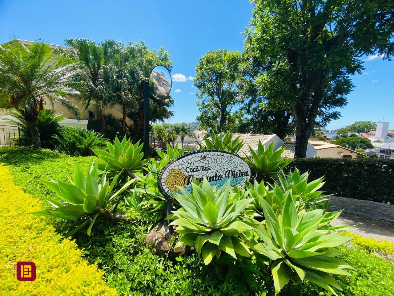 Casa de Condomínio com 175m², 3 quartos (sendo 3 suítes), 3 garagens, no bairro Lagoa da Conceição em Florianópolis