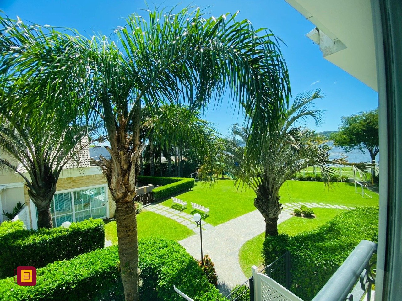 Casa de Condomínio com 175m², 3 quartos (sendo 3 suítes), 3 garagens, no bairro Lagoa da Conceição em Florianópolis