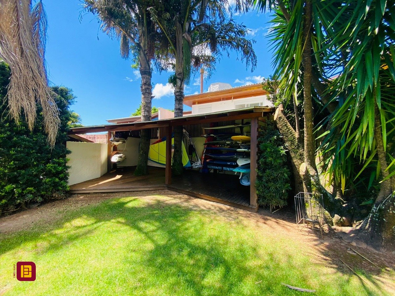 Casa de Condomínio com 175m², 3 quartos (sendo 3 suítes), 3 garagens, no bairro Lagoa da Conceição em Florianópolis