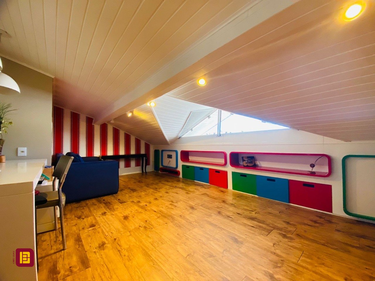 Casa de Condomínio com 175m², 3 quartos (sendo 3 suítes), 3 garagens, no bairro Lagoa da Conceição em Florianópolis