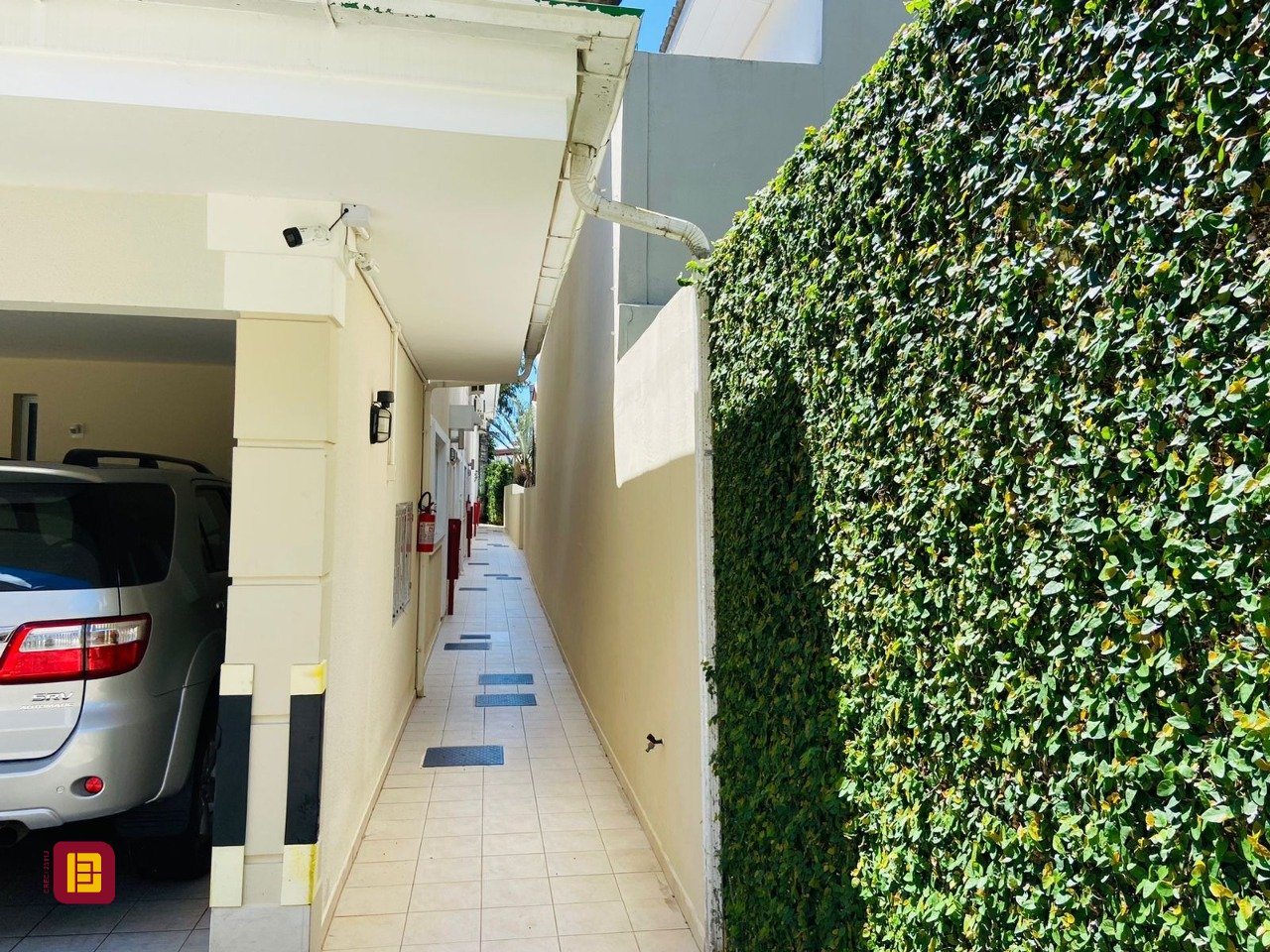 Casa de Condomínio com 175m², 3 quartos (sendo 3 suítes), 3 garagens, no bairro Lagoa da Conceição em Florianópolis