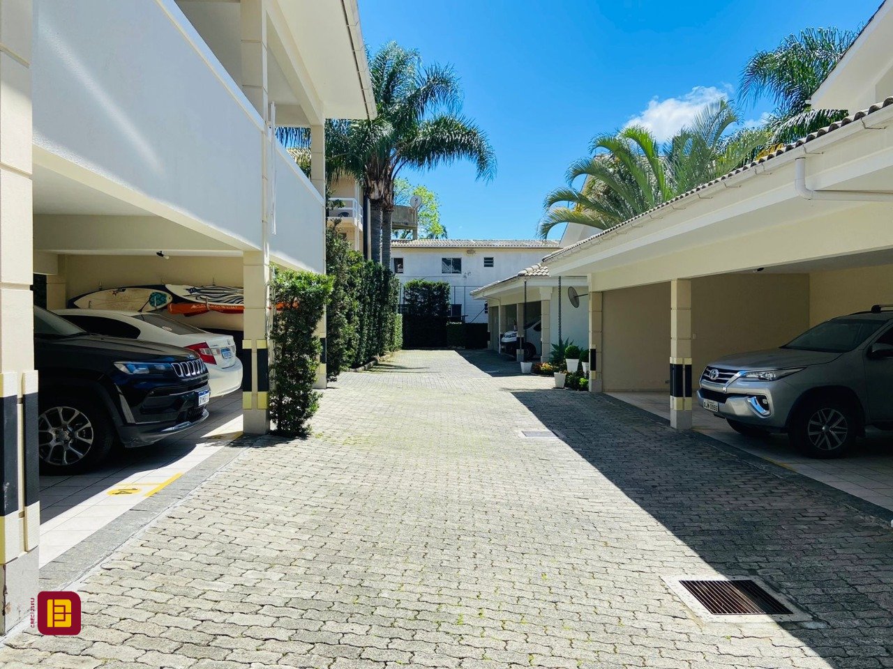 Casa de Condomínio com 175m², 3 quartos (sendo 3 suítes), 3 garagens, no bairro Lagoa da Conceição em Florianópolis