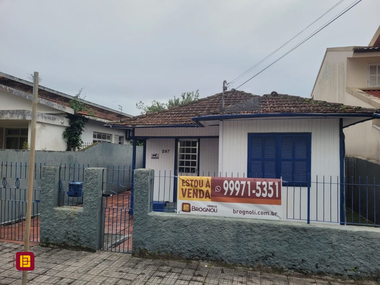 Casa com 214m², 5 quartos (sendo 1 suíte), 3 garagens, no bairro Balneário em Florianópolis