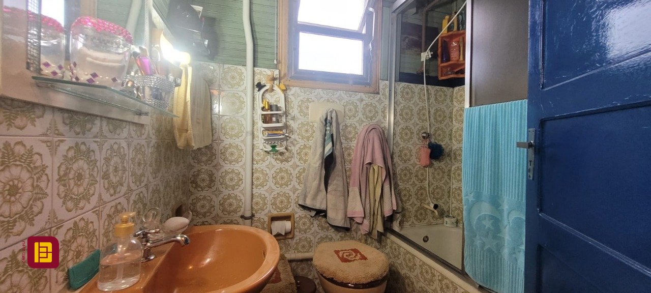 Casa com 214m², 5 quartos (sendo 1 suíte), 3 garagens, no bairro Balneário em Florianópolis
