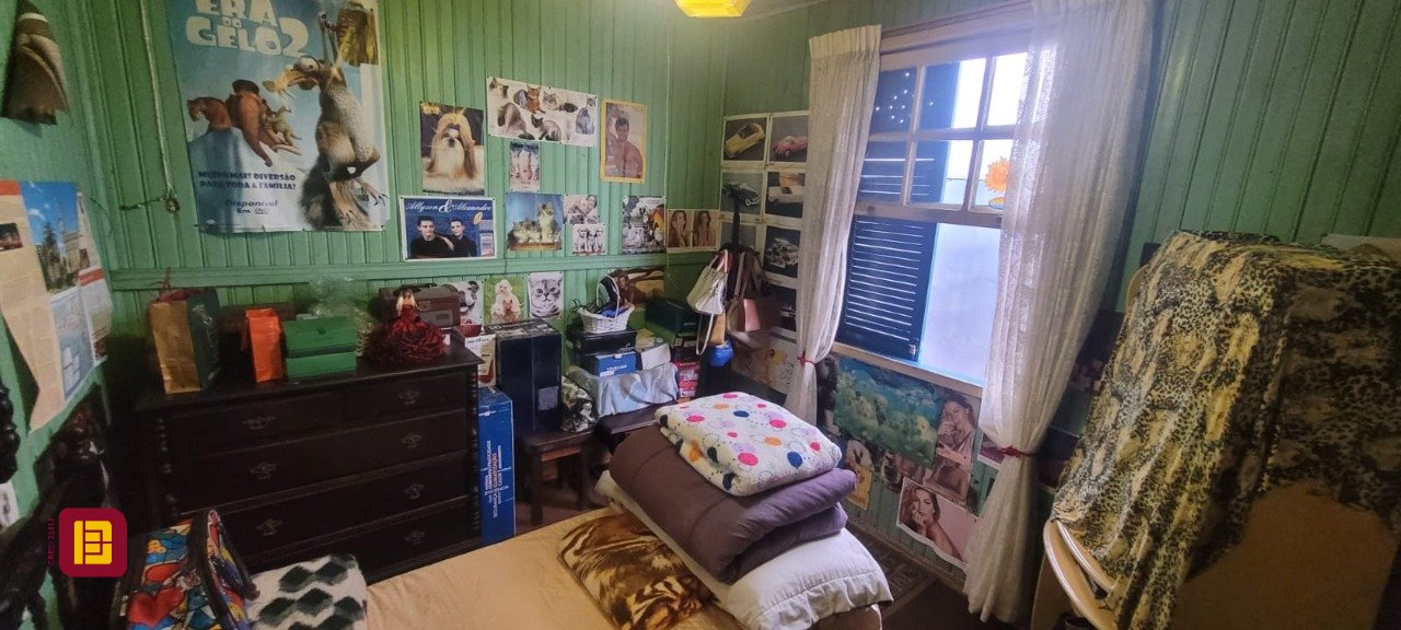 Casa com 214m², 5 quartos (sendo 1 suíte), 3 garagens, no bairro Balneário em Florianópolis