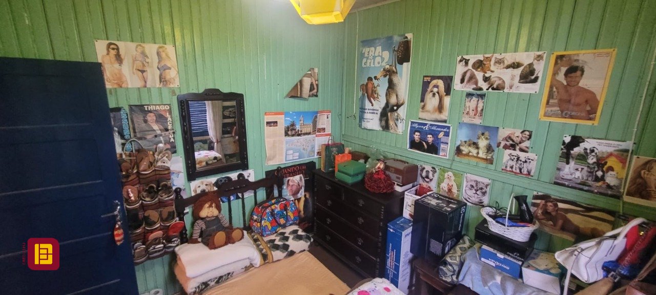 Casa com 214m², 5 quartos (sendo 1 suíte), 3 garagens, no bairro Balneário em Florianópolis