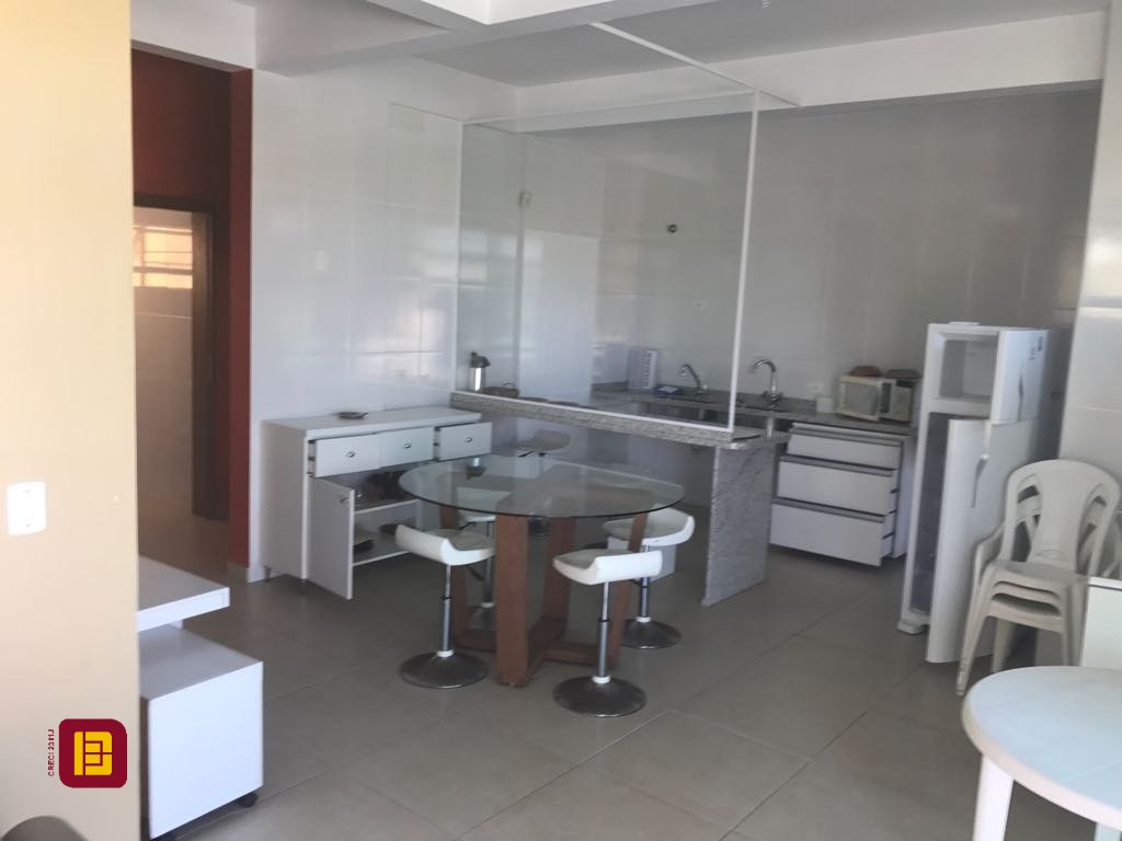 Casa com 433m², 11 quartos (sendo 1 suíte), 7 garagens, no bairro Canasvieiras em Florianópolis