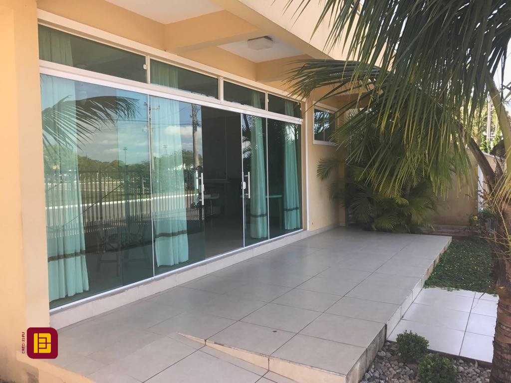 Casa com 433m², 11 quartos (sendo 1 suíte), 7 garagens, no bairro Canasvieiras em Florianópolis