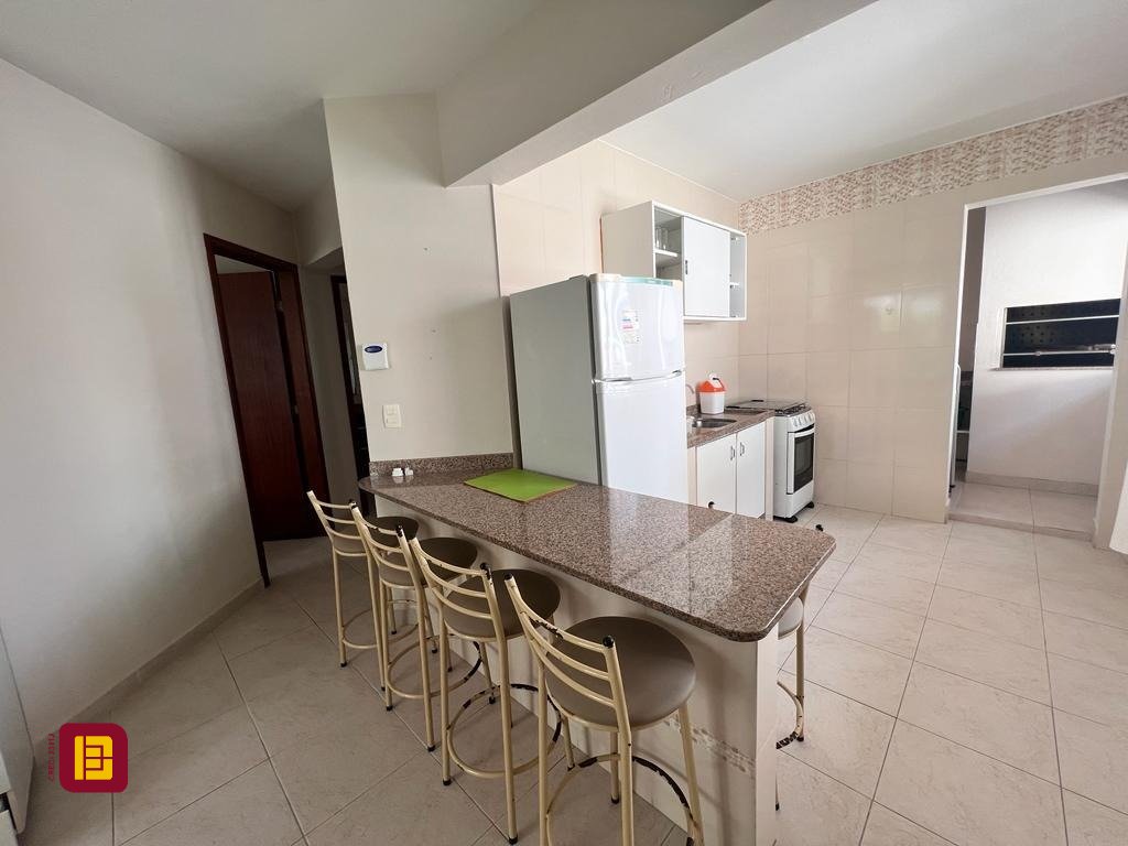 Casa com 433m², 11 quartos (sendo 1 suíte), 7 garagens, no bairro Canasvieiras em Florianópolis