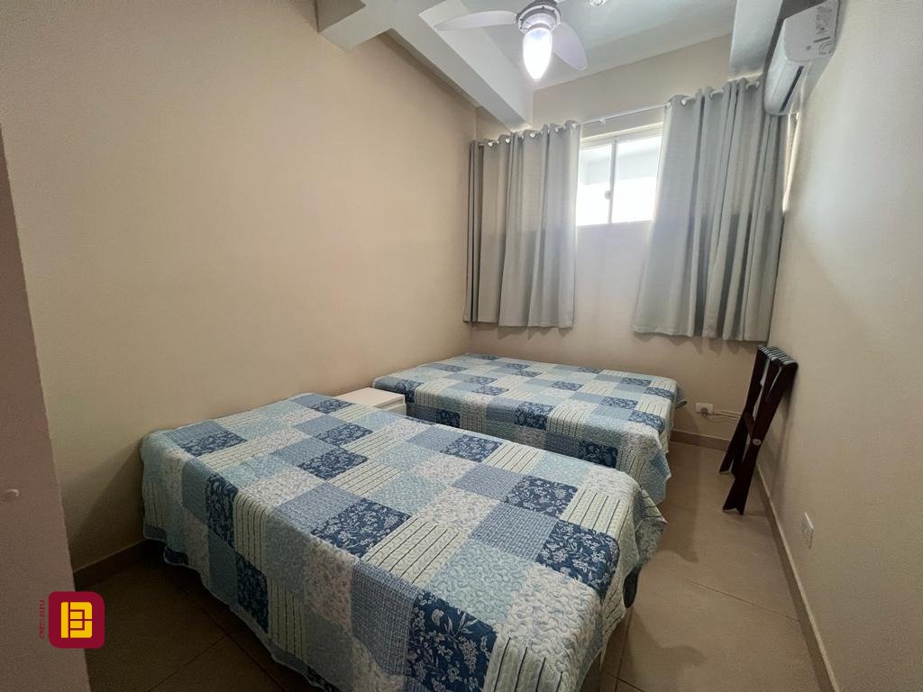 Casa com 433m², 11 quartos (sendo 1 suíte), 7 garagens, no bairro Canasvieiras em Florianópolis